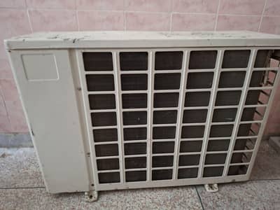 Mitsubishi Mr Slim 2 TON AC for sale urgent  condition 10/9