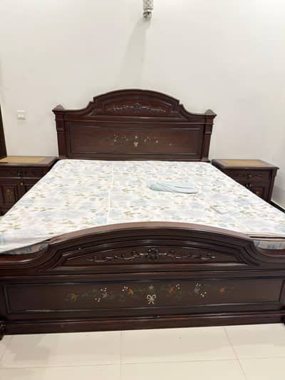 Solid Wood Bed Set for Sale – Premium Quality