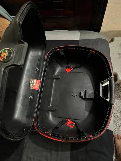 Tail box