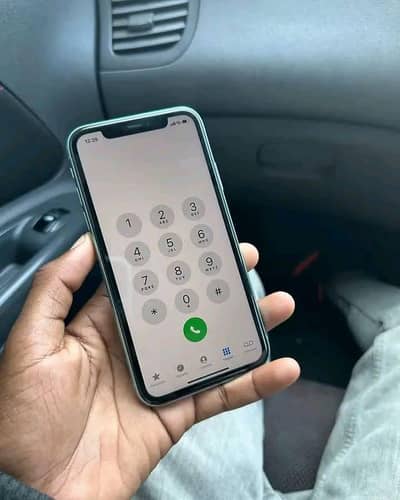 iPhone 11 128 GB only WhatsApp 03326370112