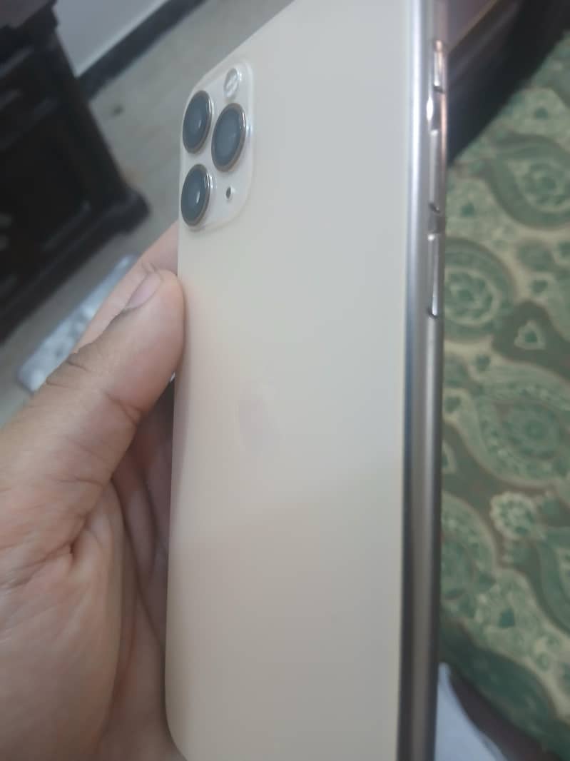 Apple iPhone 11 Pro 3