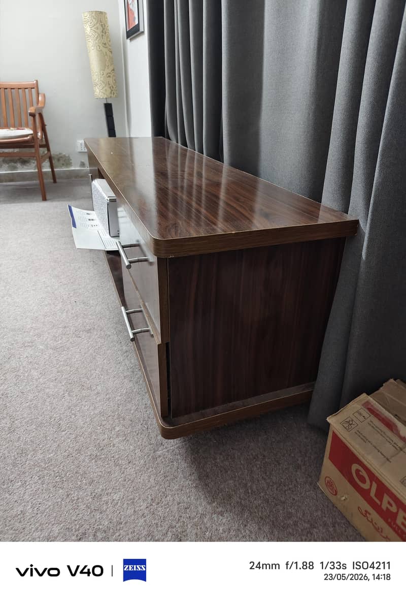 LED TABLE 5