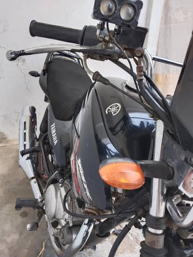 yamaha 125 ybr 2016 black bike is very good