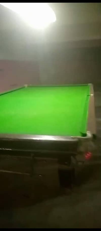 snooker table for urgent sale 12*6 full size 10 Rd ball with all set
