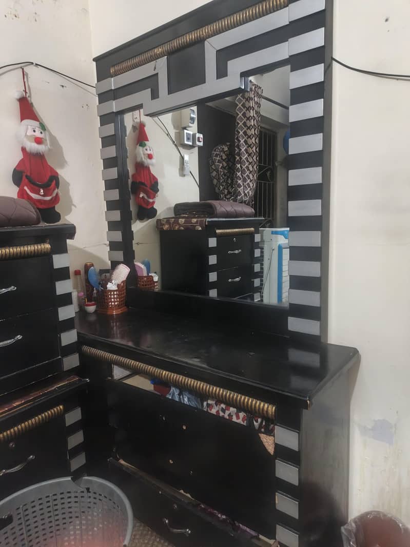 dressing table and side table 0