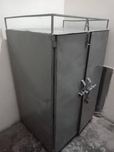 Mazboot Lohe Ki Almari Lock Ke Sath – Storage Cabinet