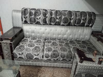 6 Seaters Jumbon Sofa set urgent sale
