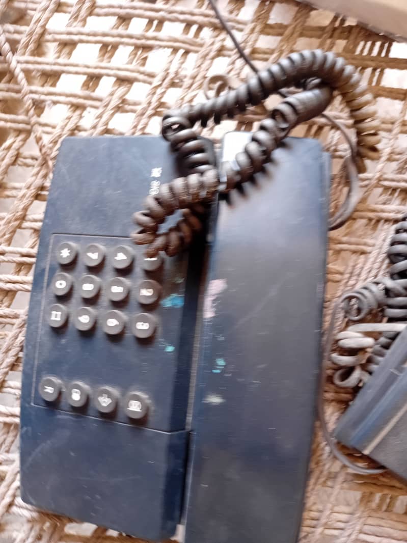 4 telephone set 0