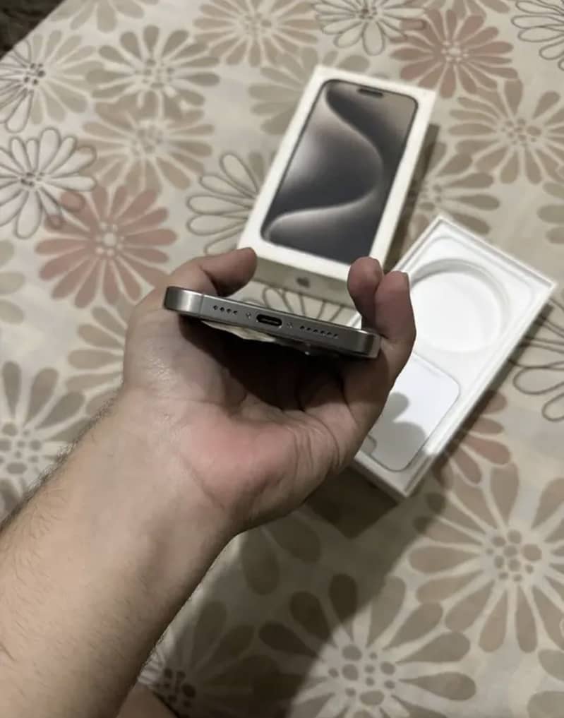 Iphone 15 pro max 3