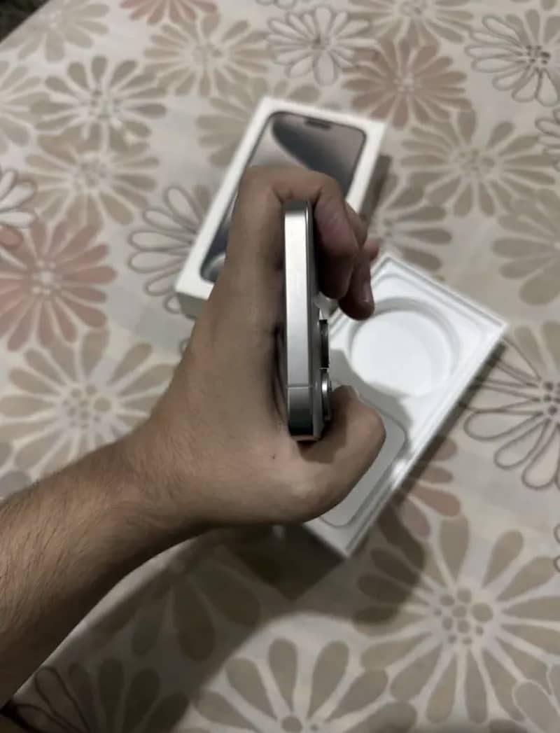 Iphone 15 pro max 4