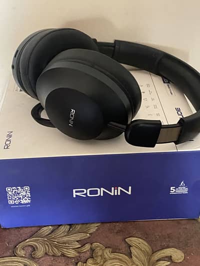 Ronin Magnitude headphones with box