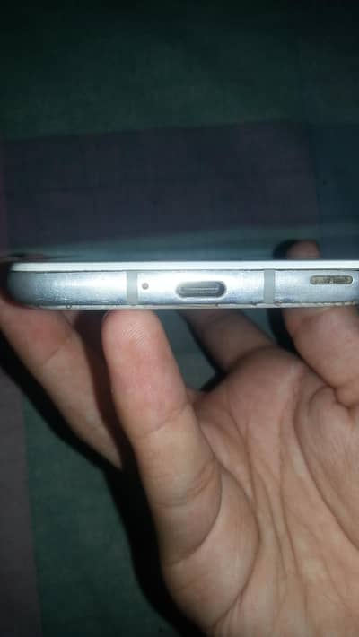 Aquos R2
