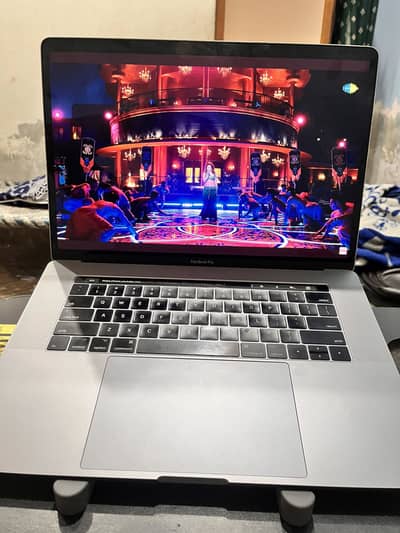 Macbook Pro 2017 512gb SSD 16 GB 4GB Graphics at Affordable Price