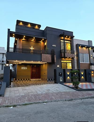 Beautiful 14 Marla Family House Available for Rent with Lawn