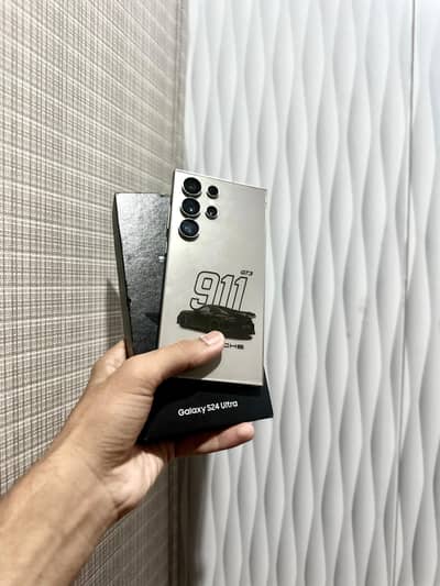 Samsung S24 Ultra in Natural Titanium