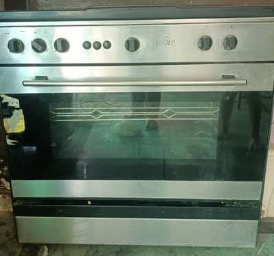 LIKE NEW CONDITION COOKING RANGE FOR SALE!!