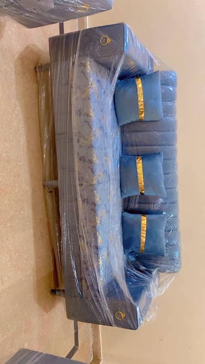 I am selling my sofa set brand new