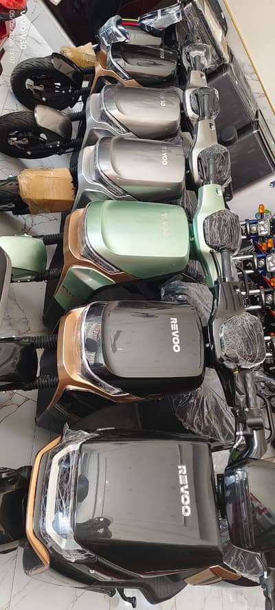 Revoo Scooty | Black Olive Green & Silver Colours Available