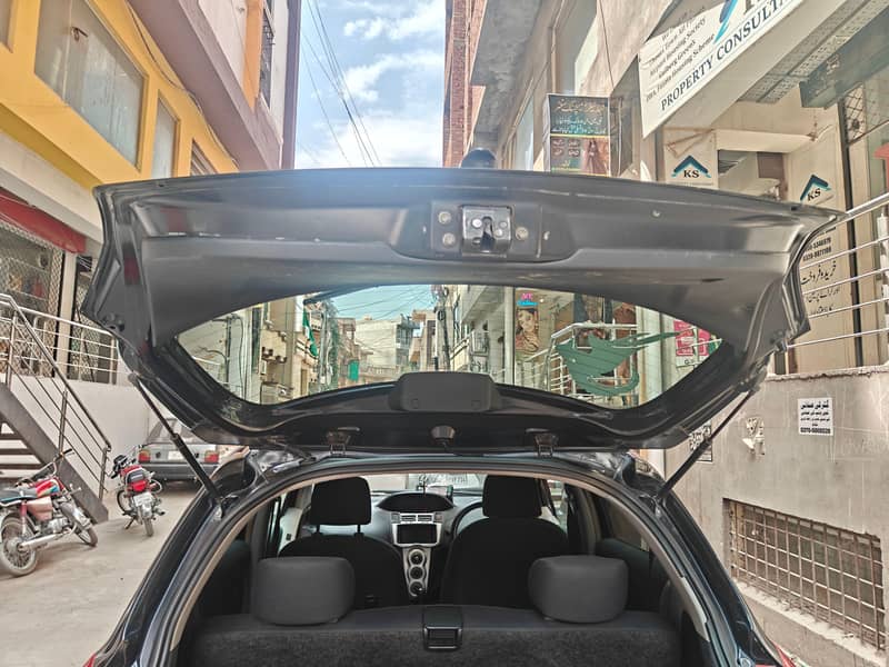 Vitz 1.3 10