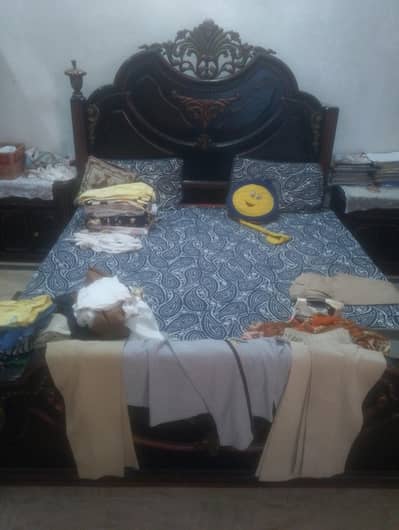 chenotee wood bed