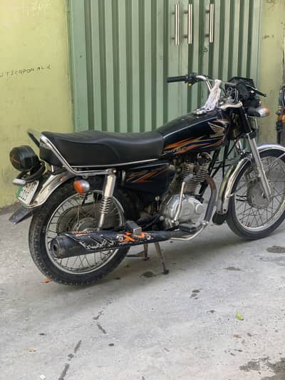 Honda CG 125 in 10/10 condition just 40k Driven First Hand lush cond