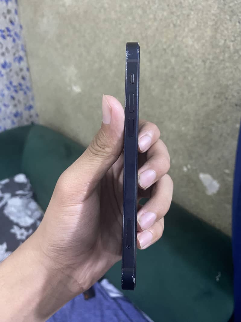 iPhone 12 3