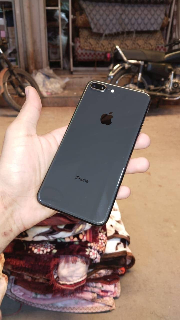 Apple iPhone 8 Plus 0