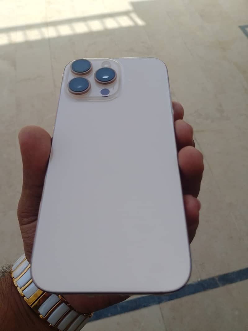 Apple iPhone 16 Pro Max 3