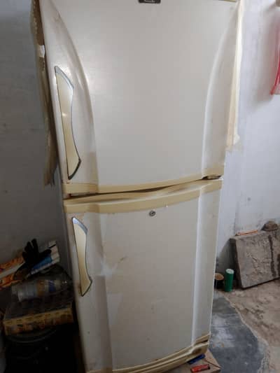 for sale:pel 207 liter double door fridge working 100%