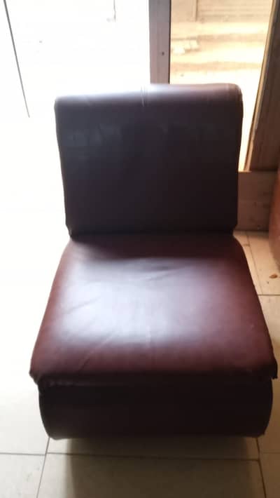 Comfortable Brown Leather Single Seater Chair – Good Condition