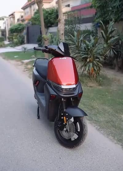 evee s1 new condition 24 days use 700 km chlo ha only