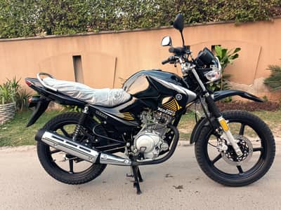 Yamaha YBR G 2025 model 4300 km driven only like new bike on my name