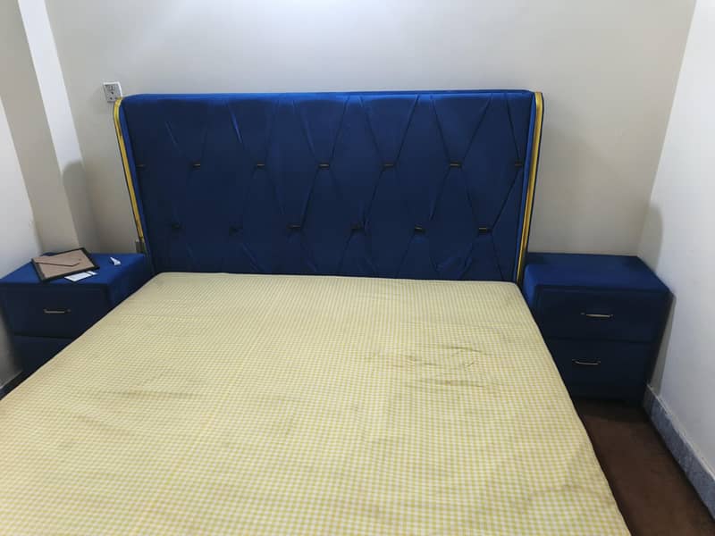 Bed Set Dressing Side table 2