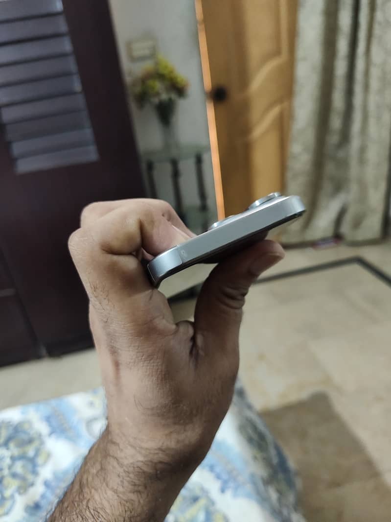 Iphone 16 pro 5