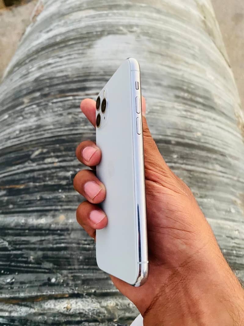 iPhone 11 Pro 1