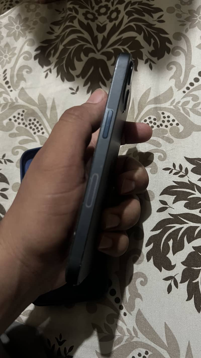iPhone 13 3