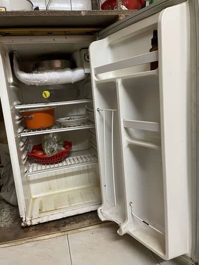 Super National mini Fridge neeche number leeka hai