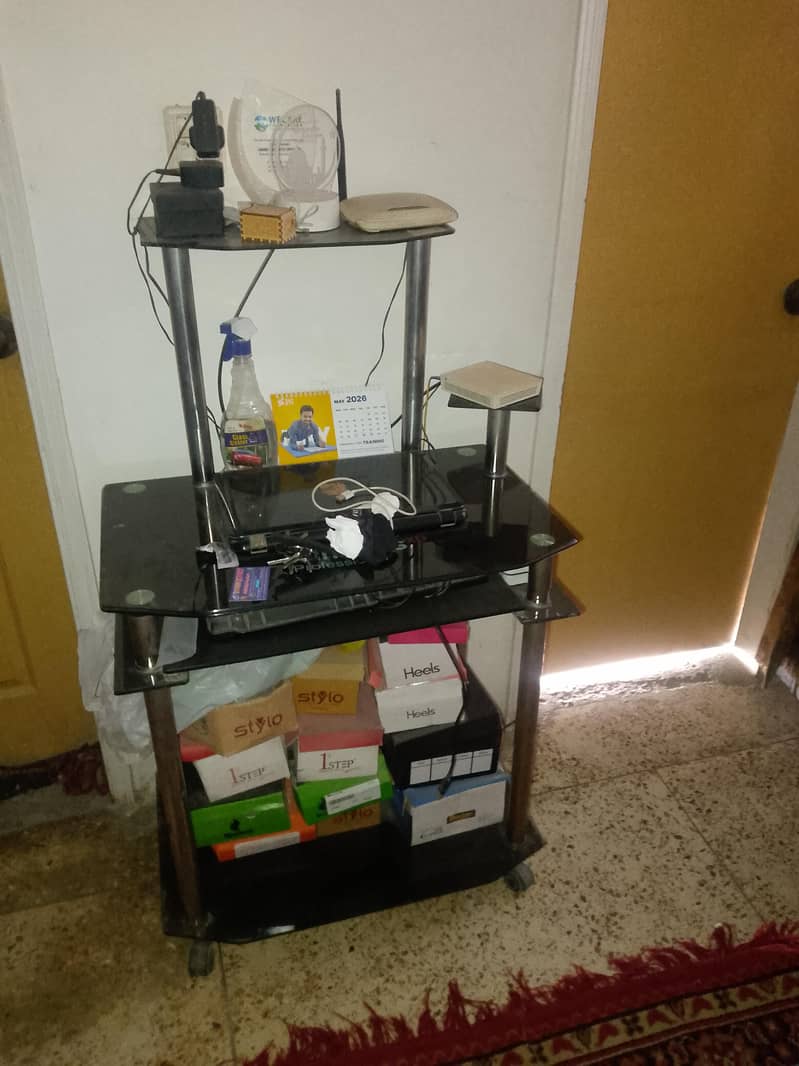 COMPUTER TABLE FOR SELL 0