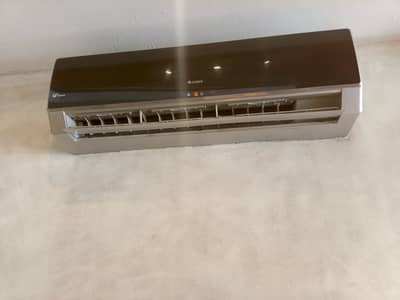 GREE G10 2 TON INVERTER AC VERY GOOD CONDITION