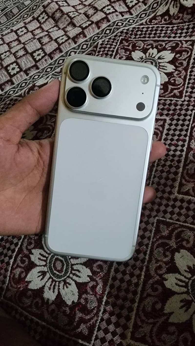 iphone 17 pro max 4