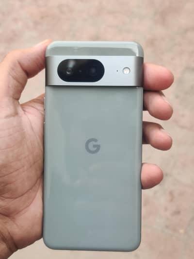 Google Pixel 8 Natural Titanium Colour