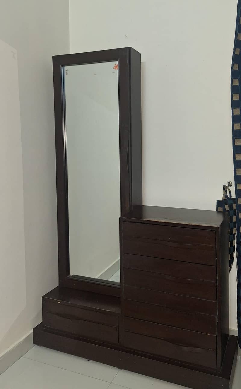 Dressing table 0