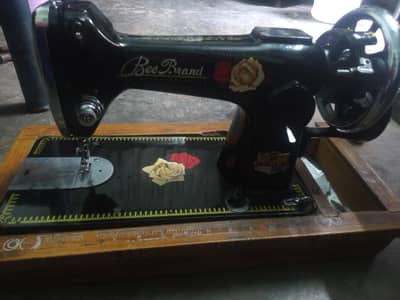 Bee Brand Manual Sewing Machine – Strong & Smooth Working Condition