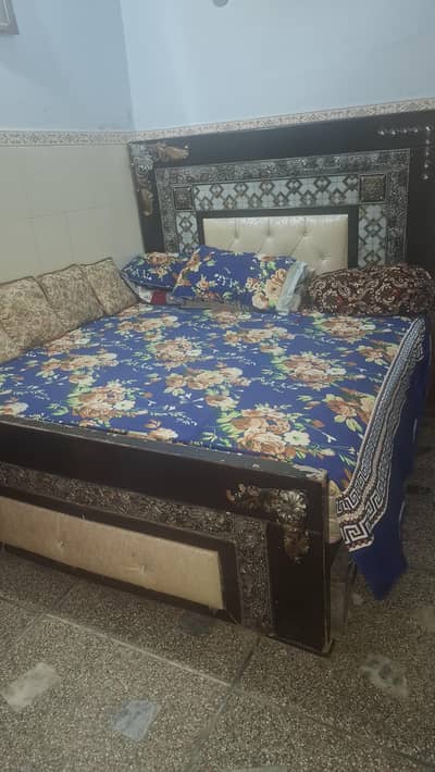 Double Bed / King Size Wooden Bed Without Mattress
