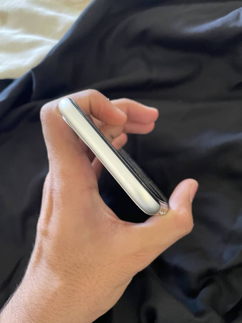 Apple iPhone 11 12