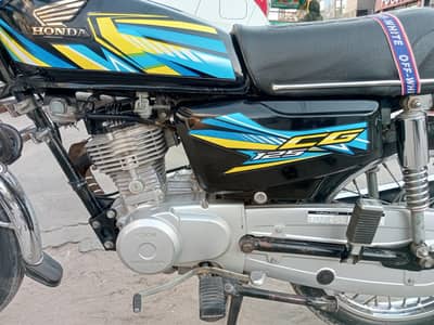 CG Honda 125 2022 model Original tanki tapy apko sath mil jy ga