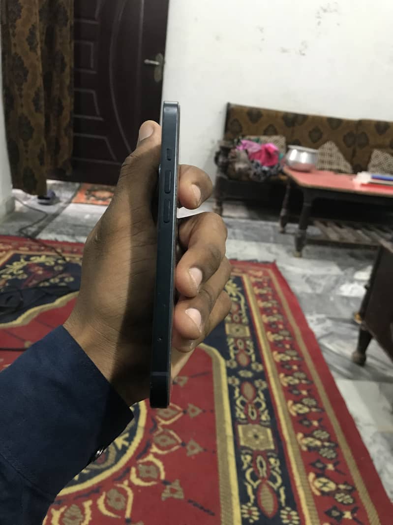 iPhone 13 2