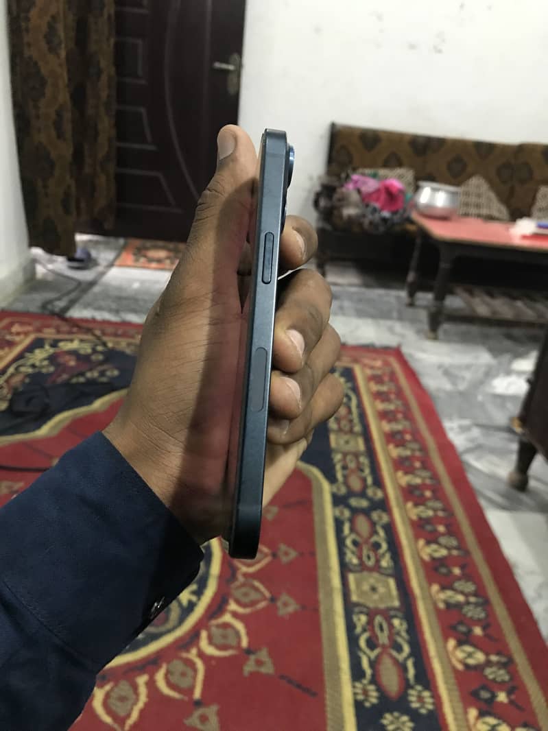iPhone 13 3
