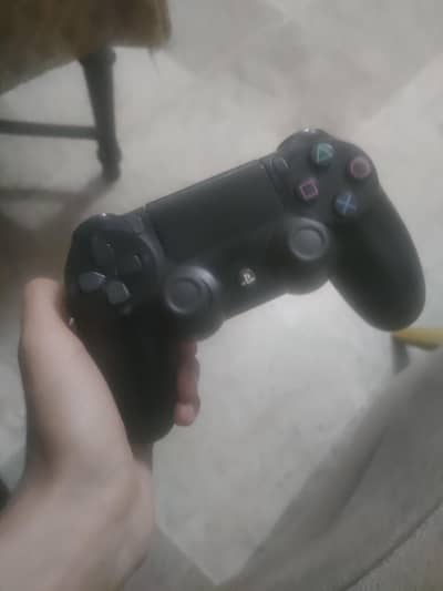 Ps4 pro 3 controller with 2 games