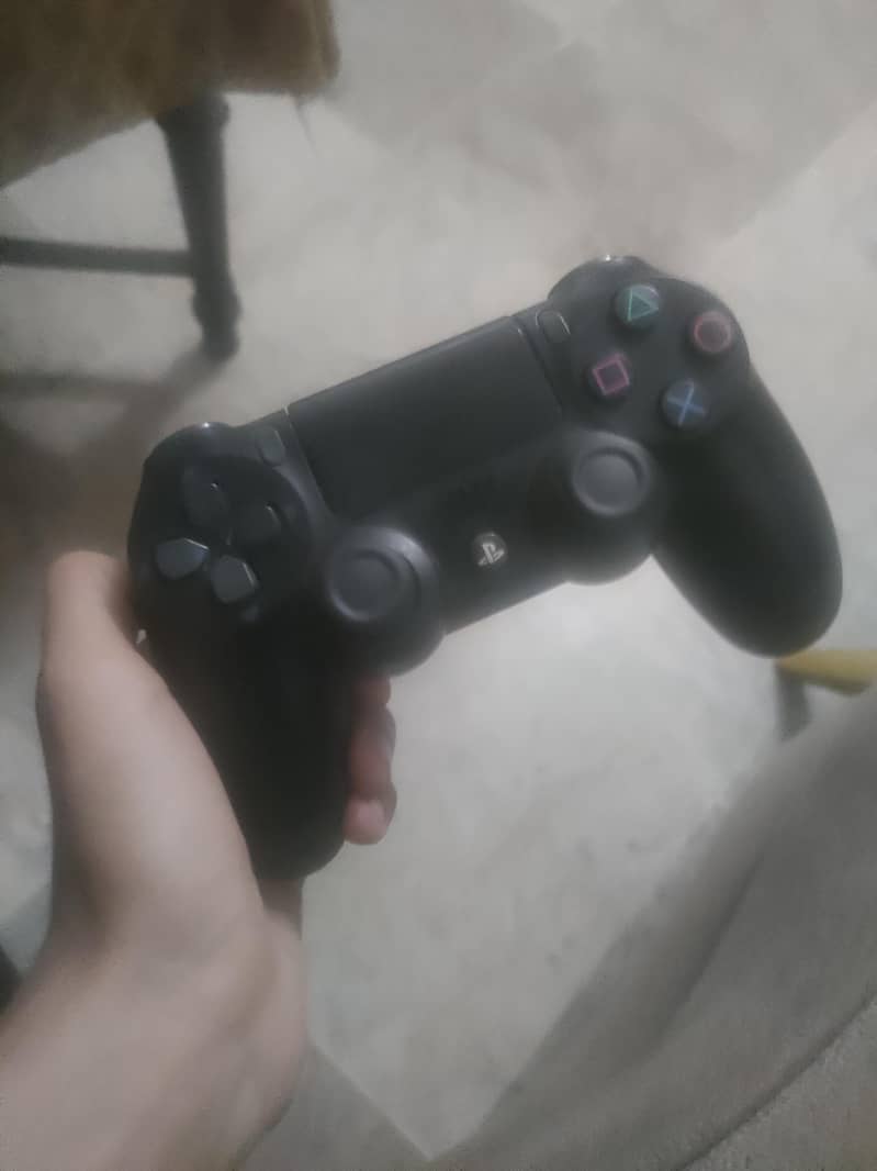 Ps4 pro 3 controller with 2 games 0